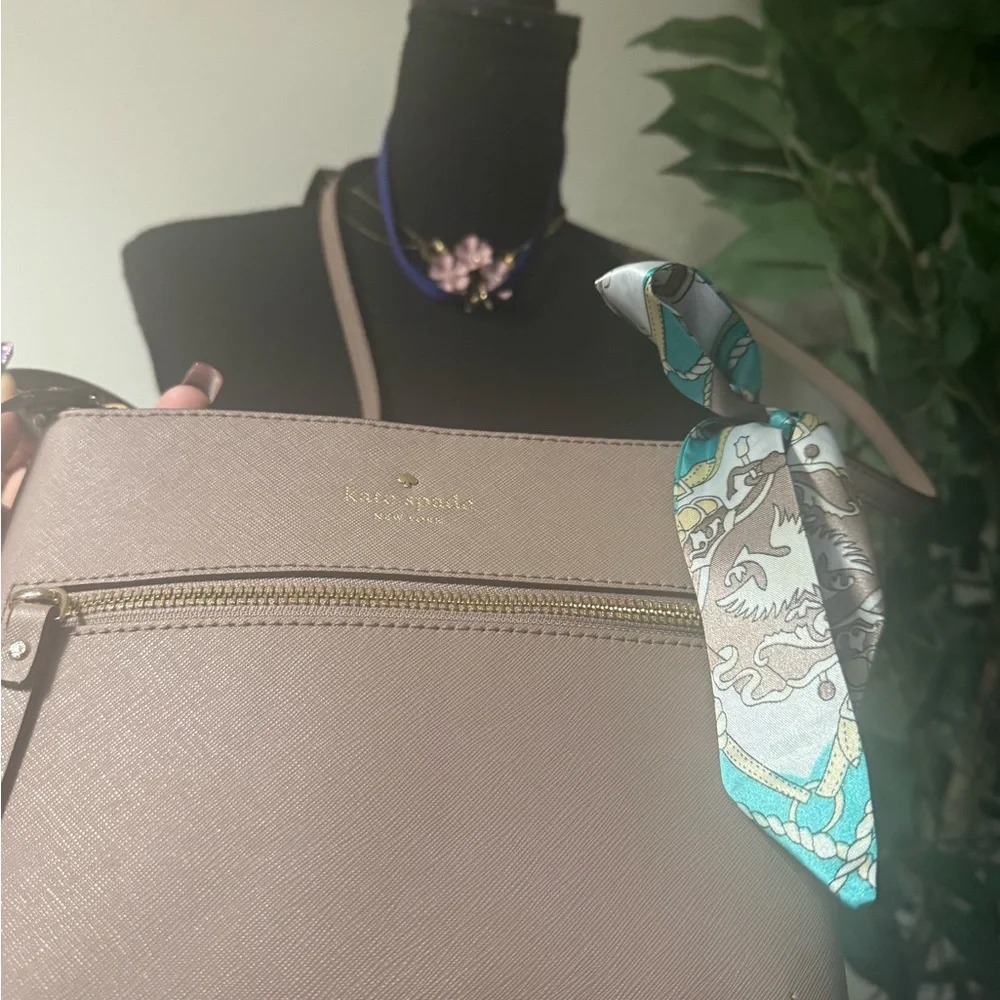 Kate Spade Laurel Way Crossbody – Taupe | EUC